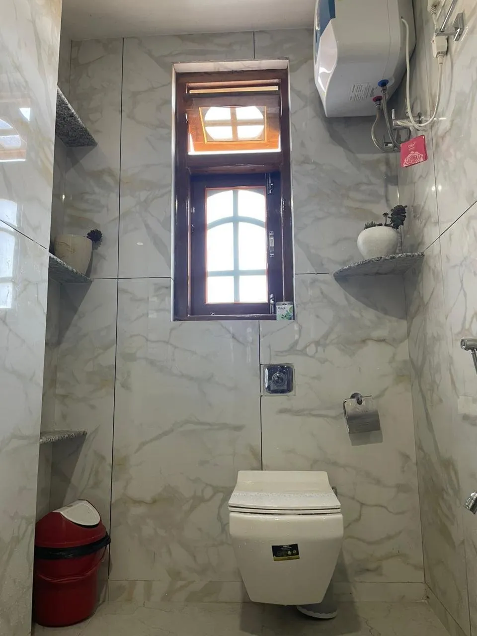Private bathroom in the Deluxe Room