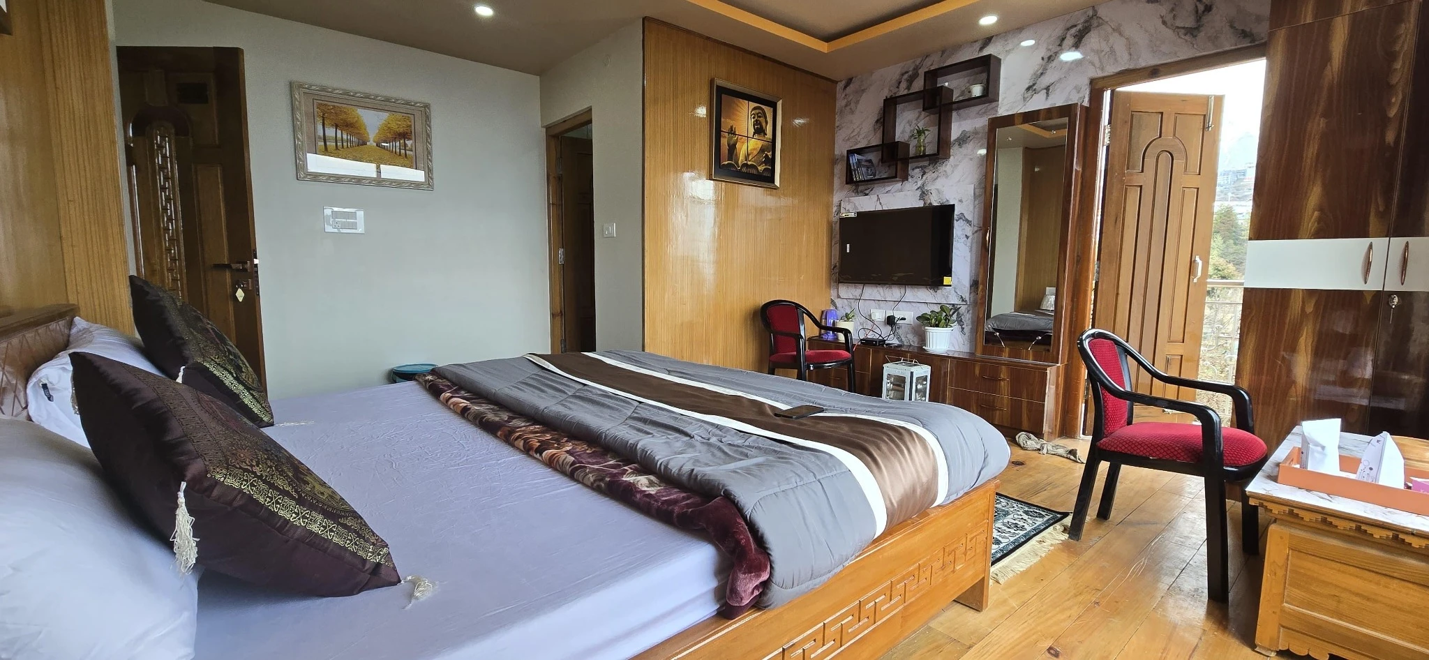 Premium room decor at Rikya Retreat Tawang